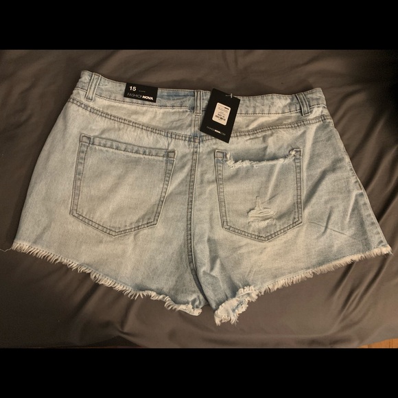 Fashion Nova light wash denim shorts - Picture 2 of 3